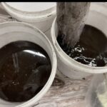 熱交換器洗浄-清掃中の汚れた排水